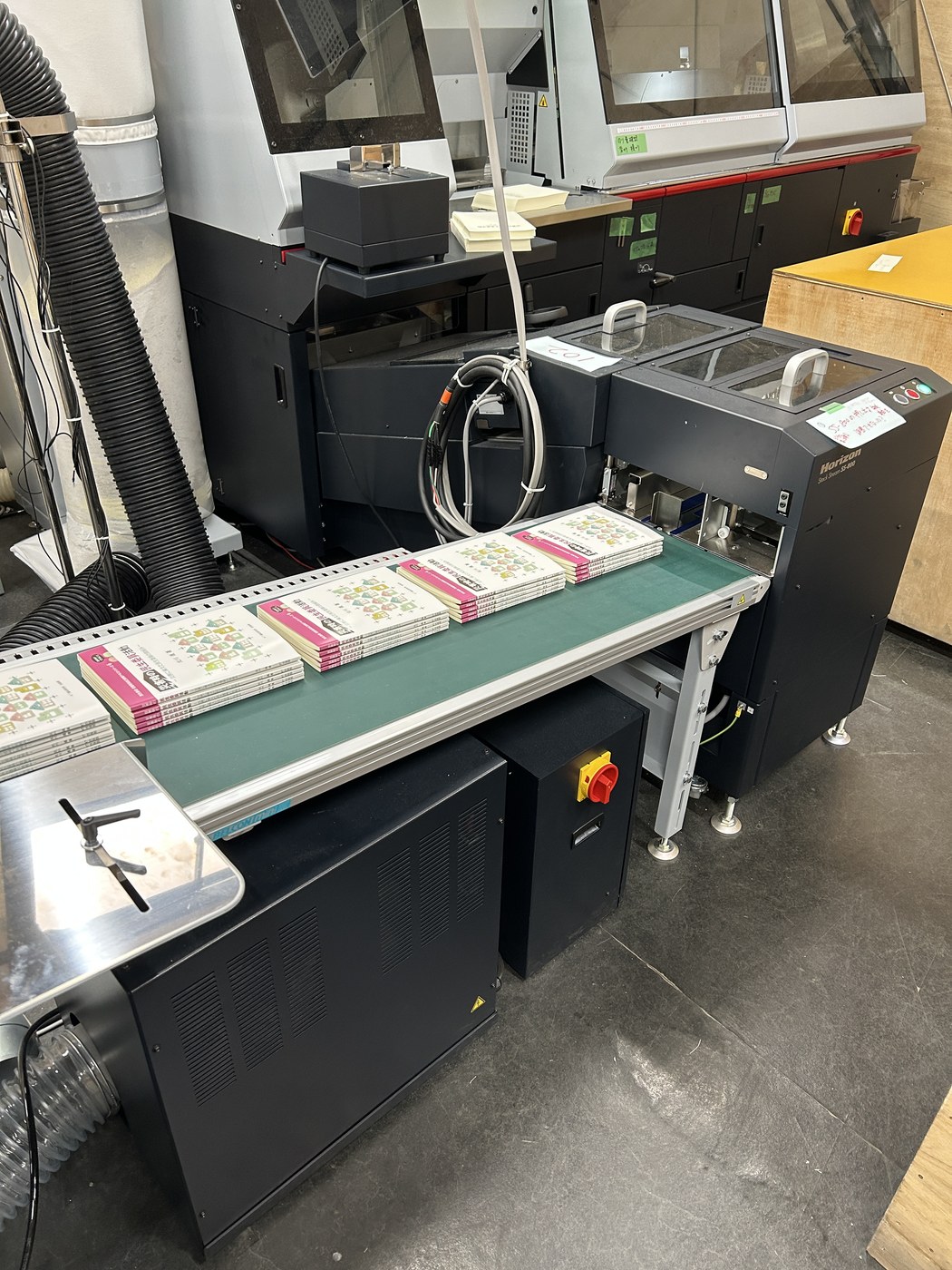 製本機から三方断裁機へ
