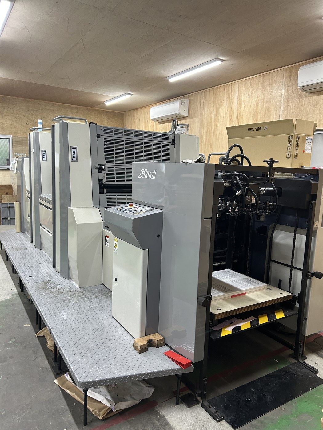 オフセット印刷機